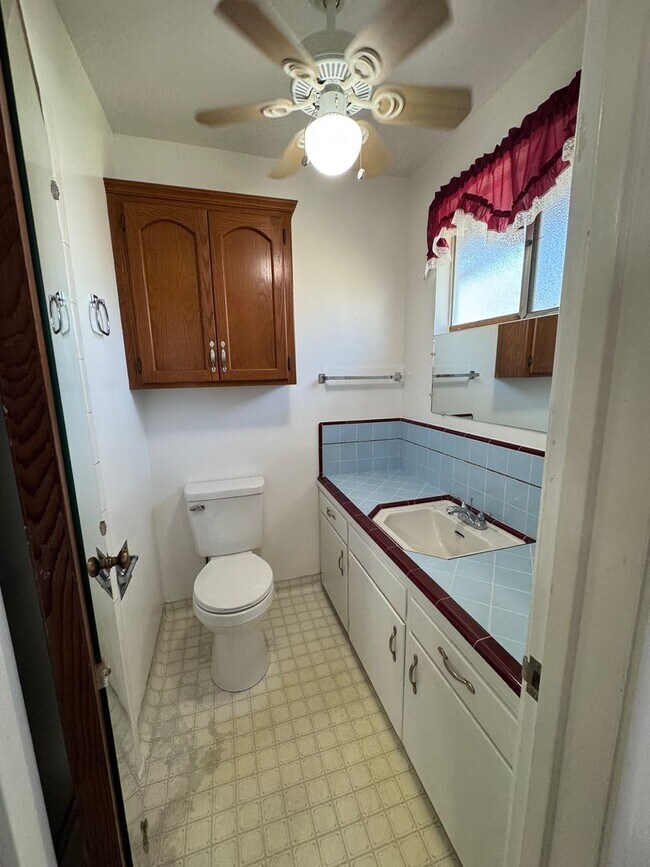 Building Photo - Charming Home Rent Ready !