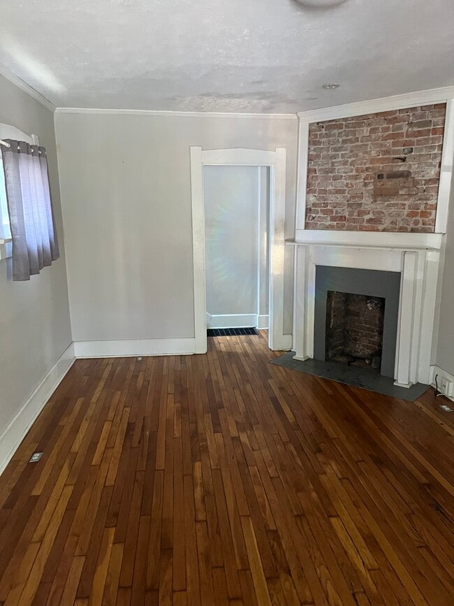 Living room - 1353 N 4th St