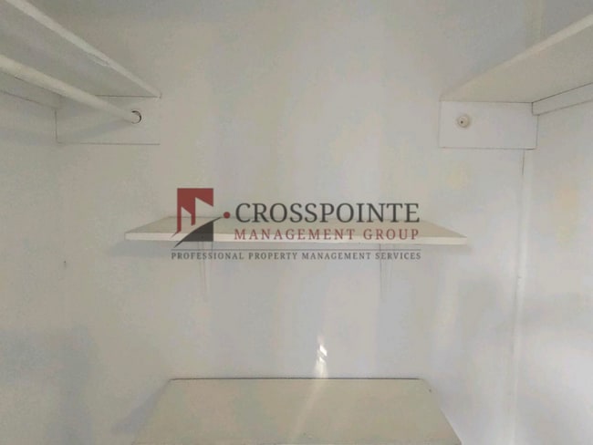 Building Photo - Schedule Your Tour Today! Newly Updated 2/1.5 Townhome in Longview