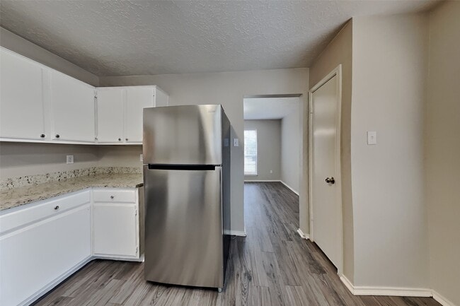 Building Photo - 2908 Piccadilly Circus