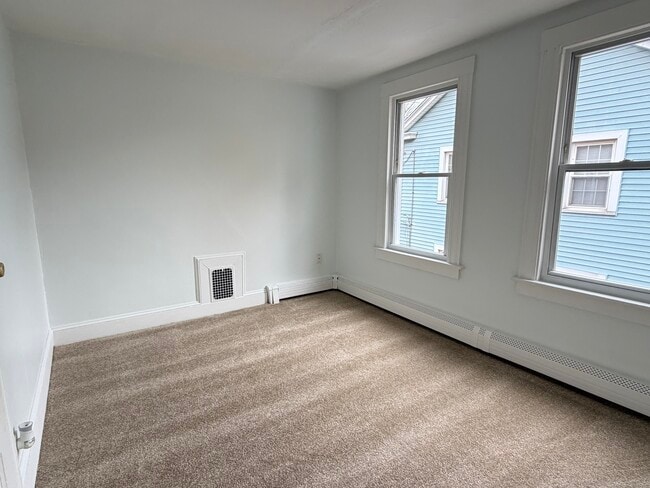 Building Photo - 105 Silver Ln