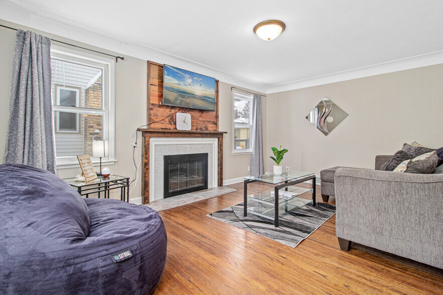 Building Photo - 6033 11th Ave S