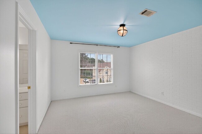 Building Photo - Great home in highly desired Brookstone Subdivision with Cobb County Schools.