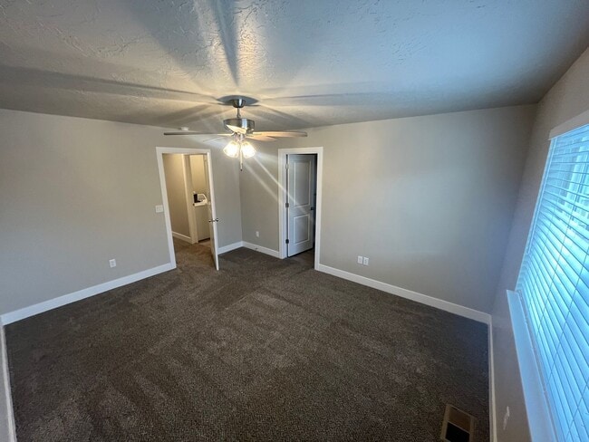 Building Photo - Cedar Bend End Unit