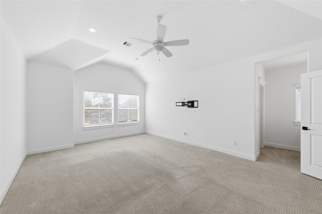 Building Photo - 819 W 19th St