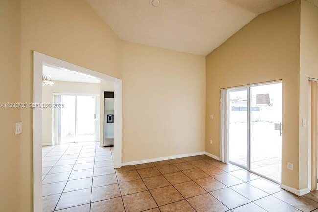 Building Photo - 1906 SW 123rd Ave