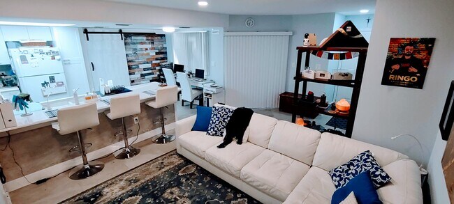 Open concept living room - 3130 Seasons Way