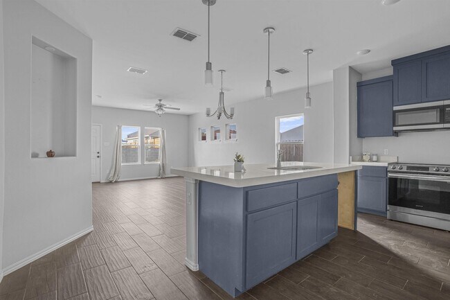 Building Photo - 1616 Tesis Drive