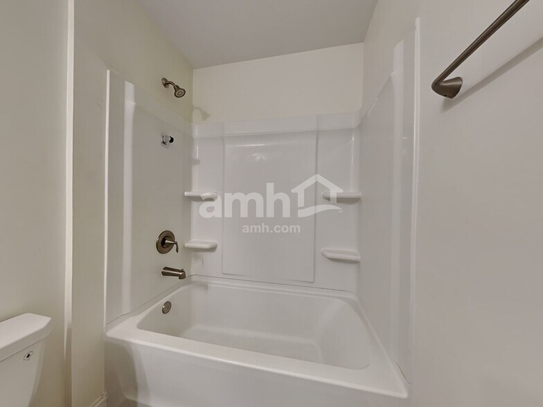 Building Photo - 121 Sweet Gum Dr