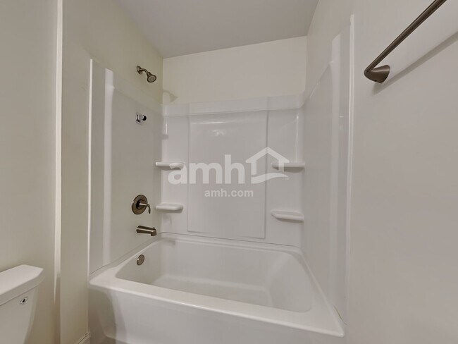 Building Photo - 121 Sweet Gum Dr