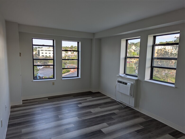 Building Photo - 750 Davol St