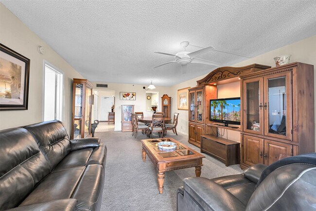 Building Photo - 4570 NW 18th Ave