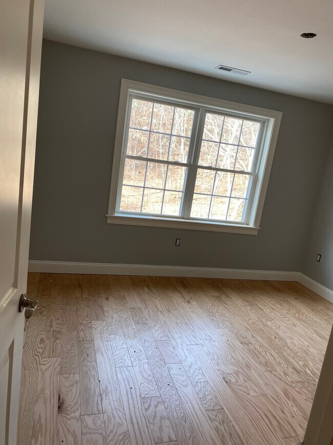 Building Photo - 165 Cambridge Rd