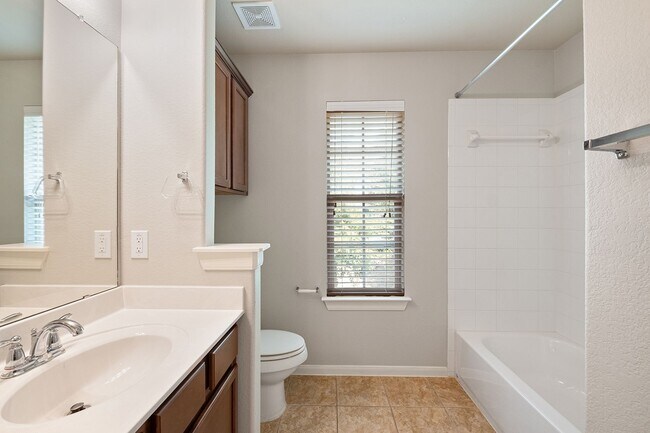 Building Photo - Beautiful 2-Bedroom, 2-Bath Condo in South...