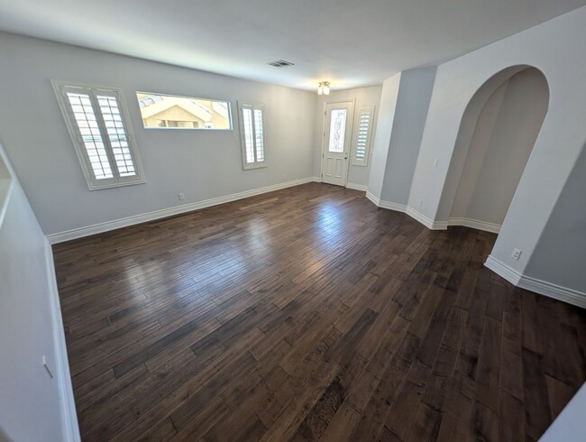 Building Photo - 202 Tall Ruff Dr