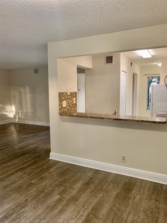 Building Photo - 9516 SW 140th Ct