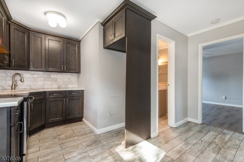 Building Photo - 197 N Beverwyck Rd