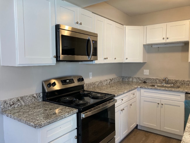 Building Photo - 5599 Thompson Rd