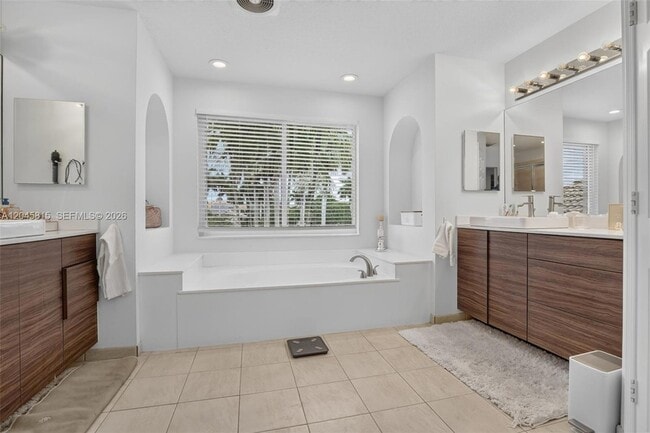 Building Photo - 981 Waterside Cir