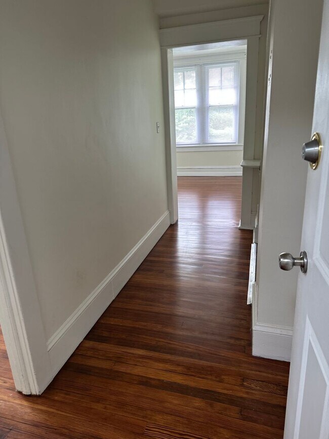 Building Photo - 1722 W Market St