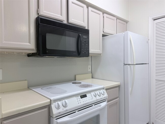 Building Photo - 6500 Harbor Town Dr