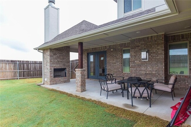 Building Photo - Stunning new home + 4 bedrooms + 3 bathroo...