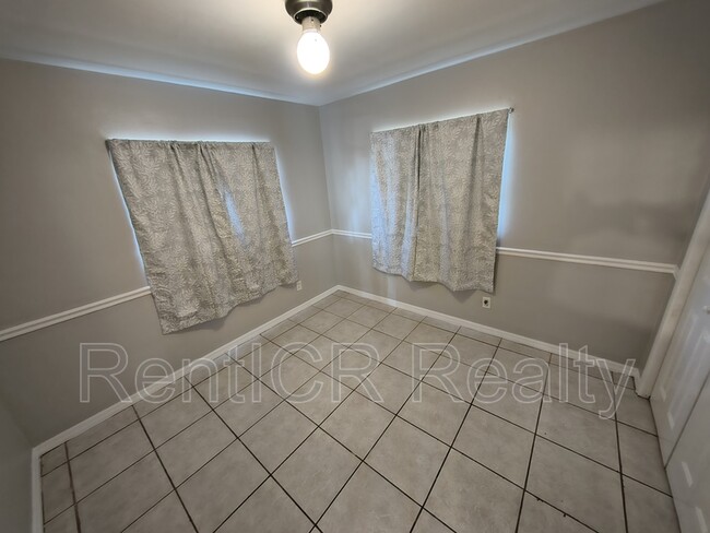 Building Photo - 2128 Riviera Dr