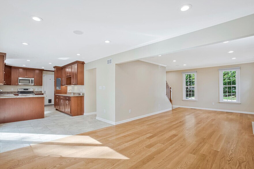 Building Photo - 1408 Damsel Ln