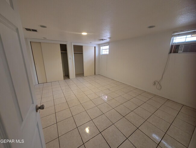 Building Photo - 608 Stewart Ct
