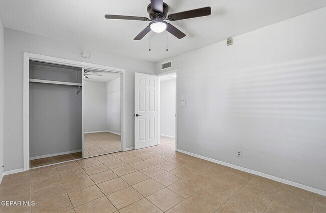 Building Photo - 809 Del Mar Dr