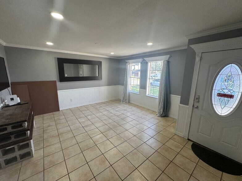 Building Photo - 7806 Grizzley Dr