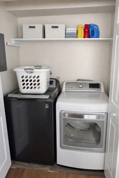 Building Photo - 3360 Burlingame Ave SW