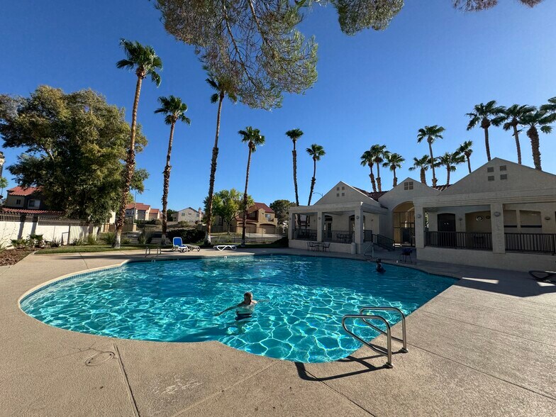 Building Photo - 1661 Cloister Ave