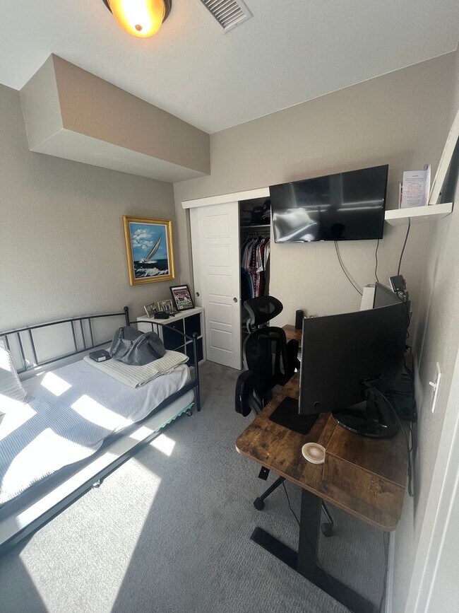 Building Photo - 2 Bed, 1 Bath Townhouse with Roof Top Deck