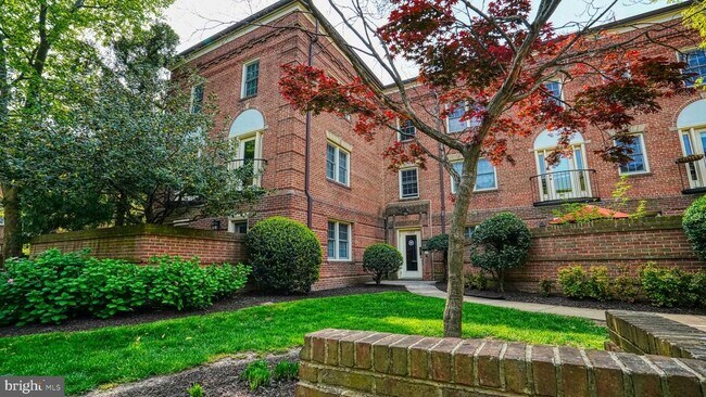 Building Photo - 1107 N Pitt St