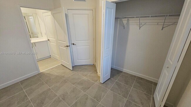 Building Photo - 2618 SE 27th Ct