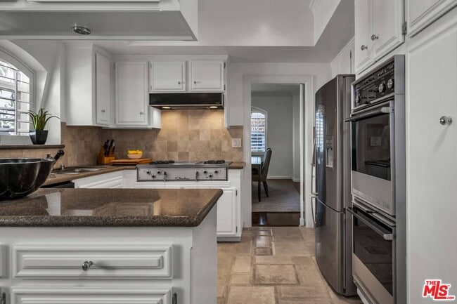 Building Photo - 11745 Montana Ave