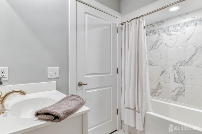 Building Photo - 1529 Paxton Ln