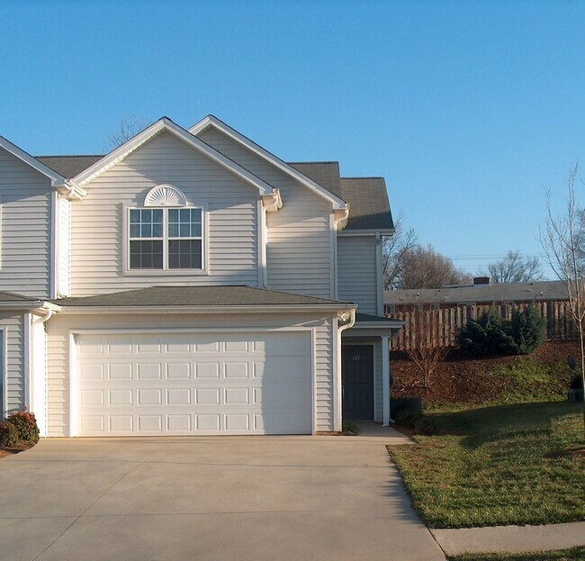 Primary Photo - 147 Springwood Ln