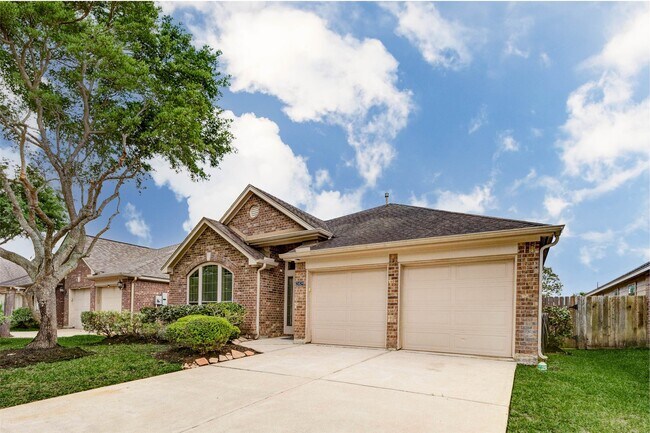 Building Photo - 25839 Riverside Creek Dr