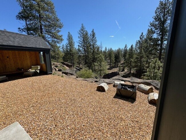 Building Photo - Gorgeous new home in Discovery West