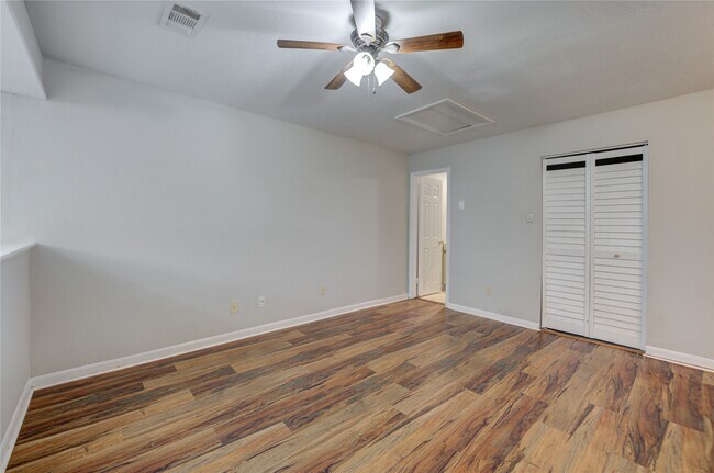 Building Photo - 16800 Sugar Pine Dr