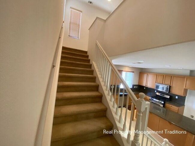 Building Photo - Ana Verde Hills - 4 bedroom, 3 bath!