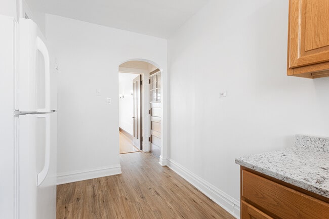 Building Photo - 2352 N Spaulding Ave