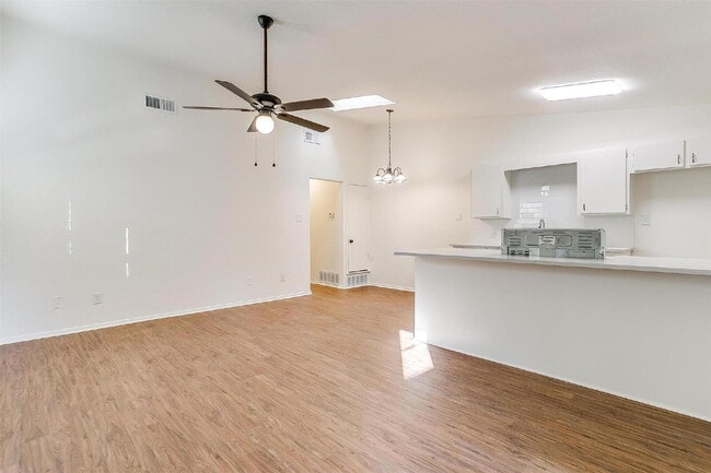 Building Photo - 2 Bed Duplex in Fairmount!