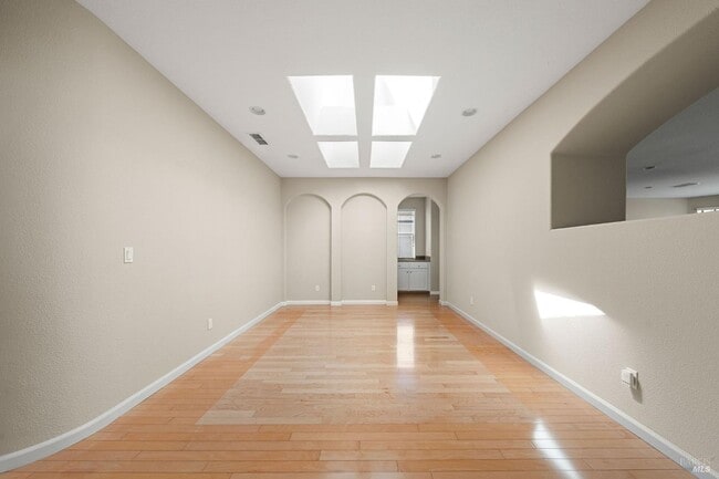 Building Photo - 505 Marianna Pl