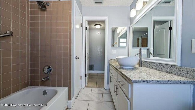 Building Photo - 122 Galiano Ct