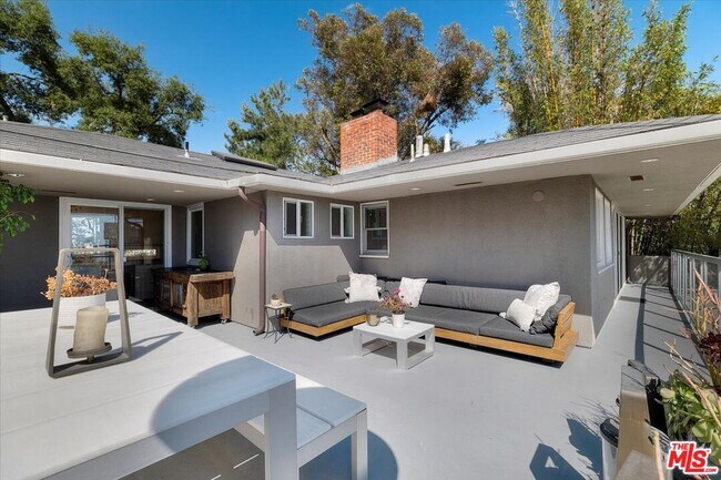 Building Photo - 8809 Appian Way