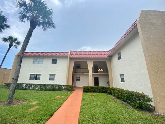 Building Photo - 138 Lake Frances Dr