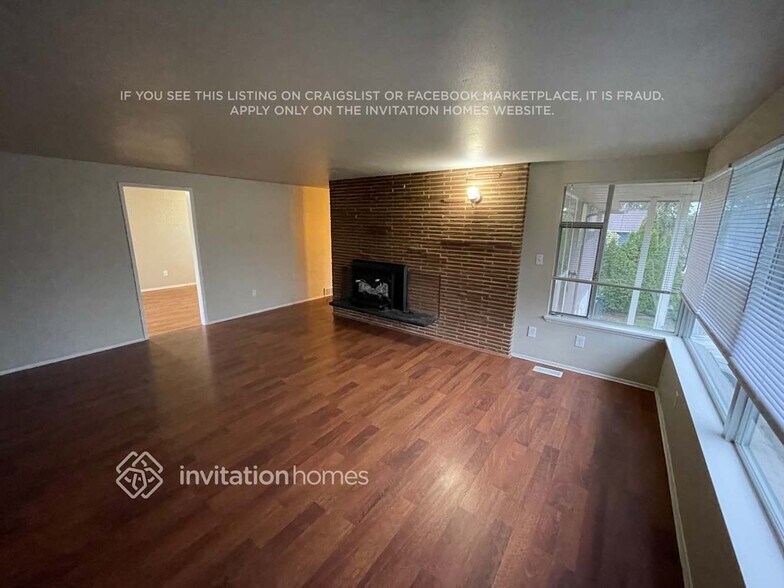 Building Photo - 855 Maplewood Ave